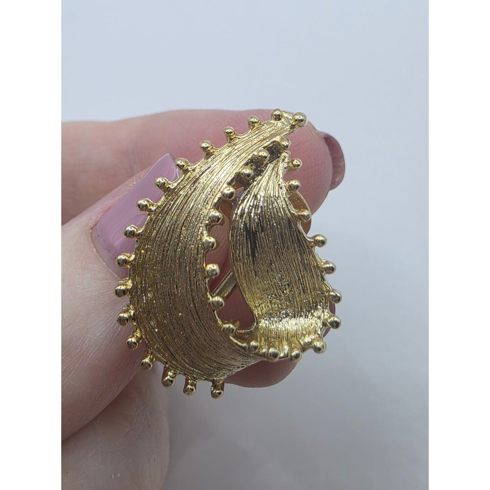 Brushed Vintage Goldtone Texture Metal Clip-On Earrings 1"